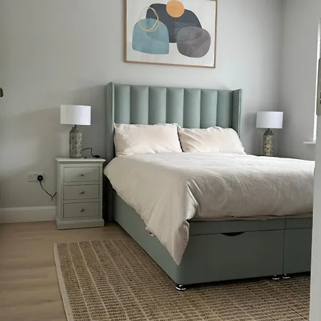 Ubytování v soukromí Double Bedroom With Private Bathroom Close To Center Cork