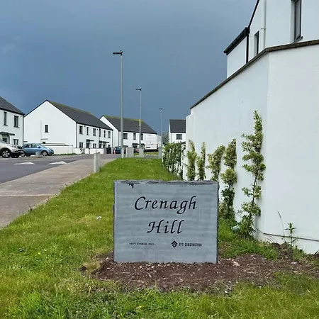 Ubytování v soukromí Double Bedroom With Private Bathroom Close To Center