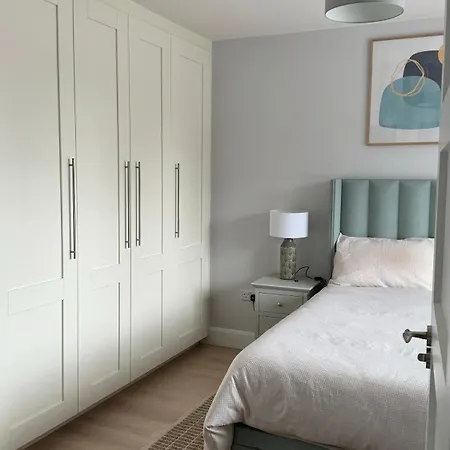 Kwatera prywatna Double Bedroom With Private Bathroom Close To Center