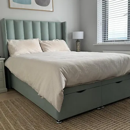 منزل للإقامة Double Bedroom With Private Bathroom Close To Center