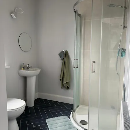 Kwatera prywatna Double Bedroom With Private Bathroom Close To Center Cork