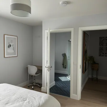 Double Bedroom With Private Bathroom Close To Center Habitación en casa particular